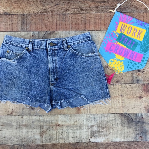 Vintage Lee high waist acid wash cutoff shorts 31 - Picture 2 of 6